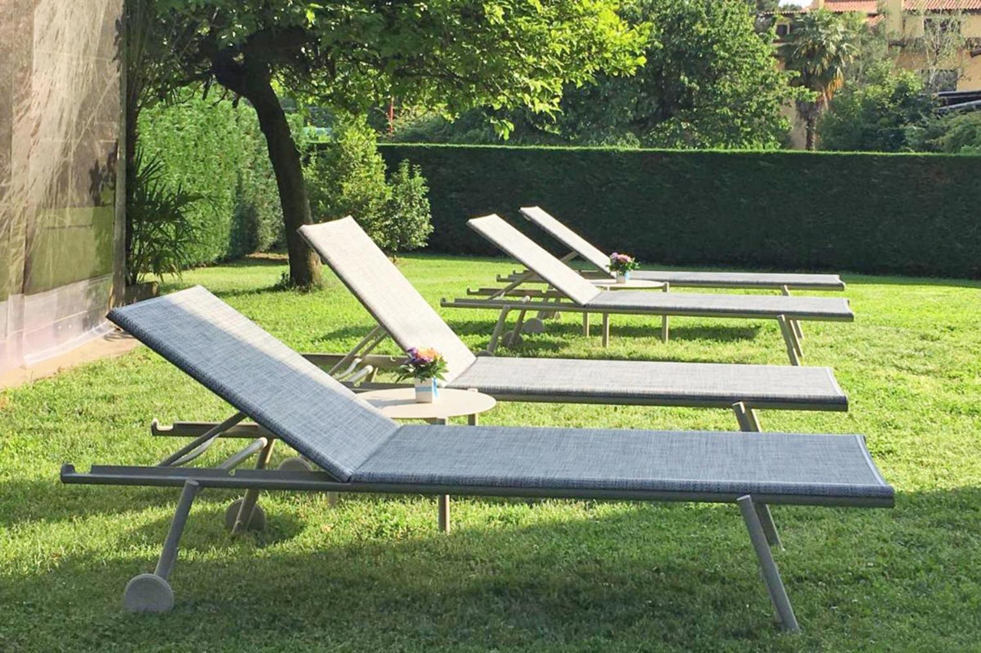Villa Jejia- Pool And Garden - Happy Rentals Lesa Buitenkant foto